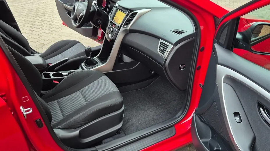 HYUNDAI i30 -