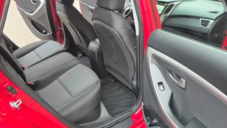 HYUNDAI i30 -