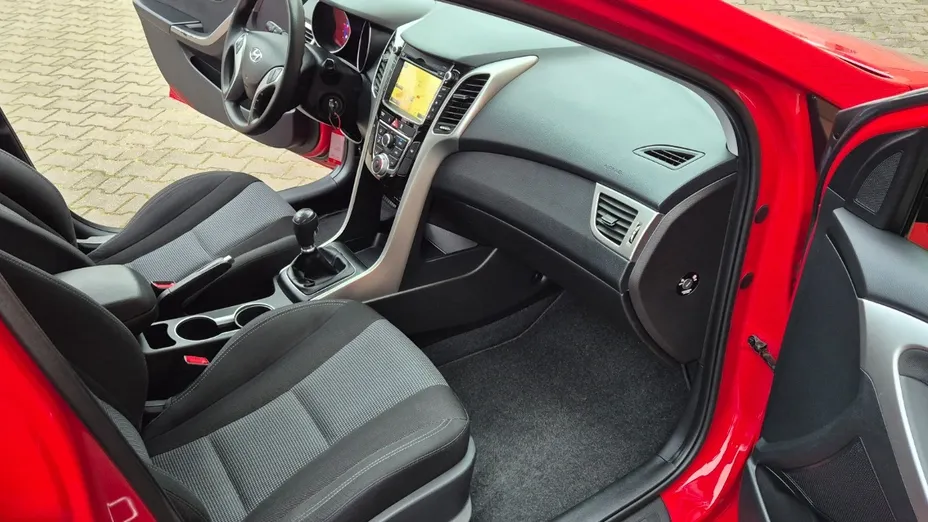 HYUNDAI i30 -
