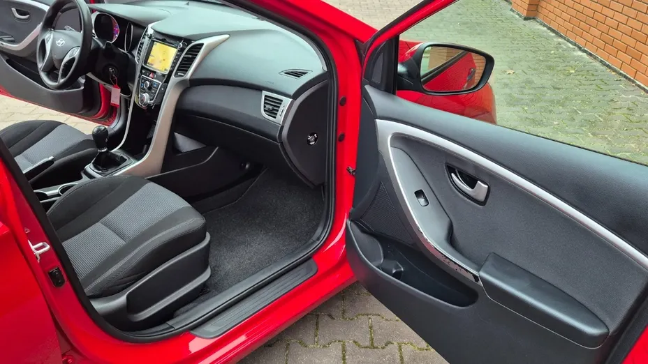 HYUNDAI i30 -