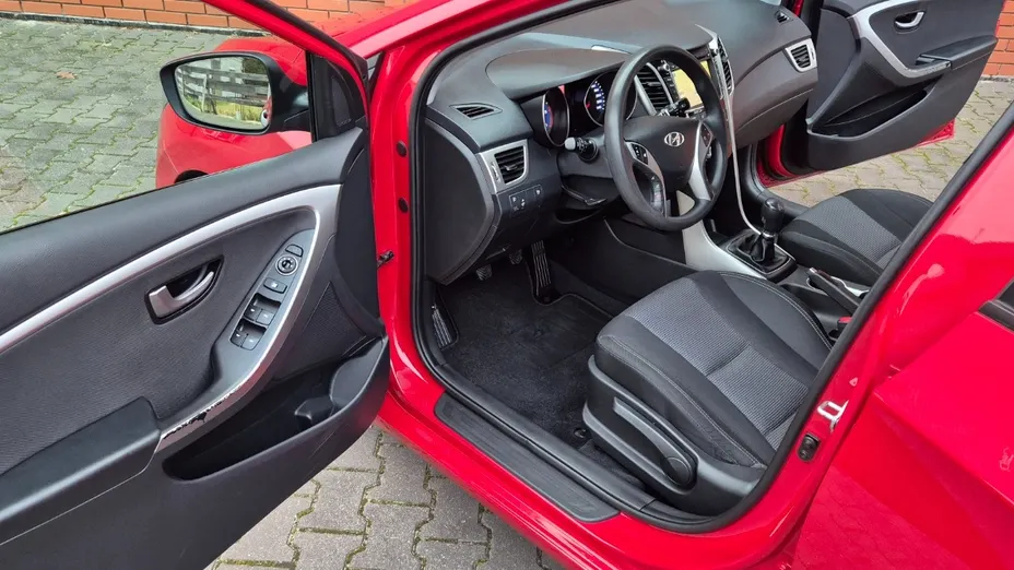 HYUNDAI i30 -