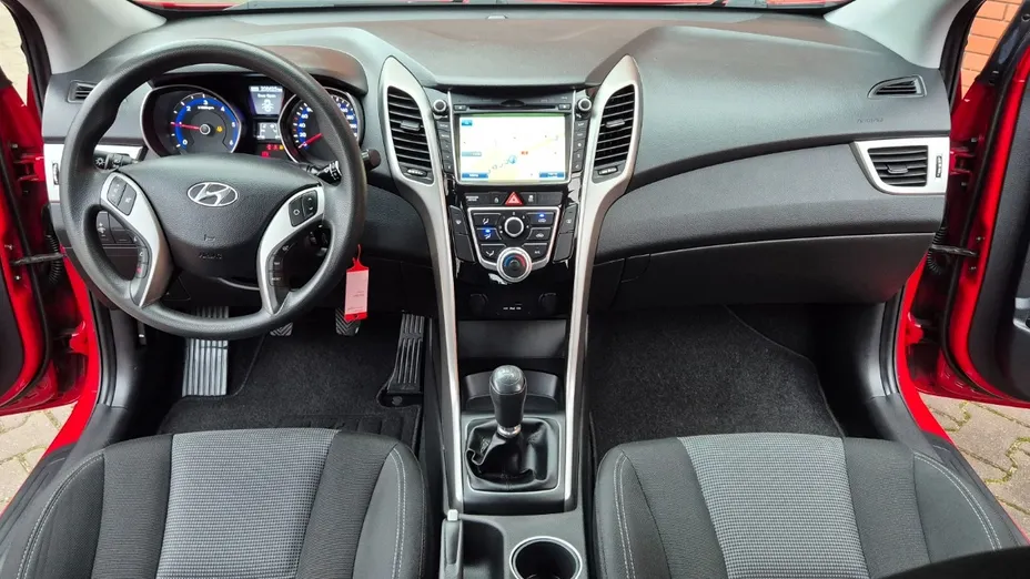 HYUNDAI i30 -