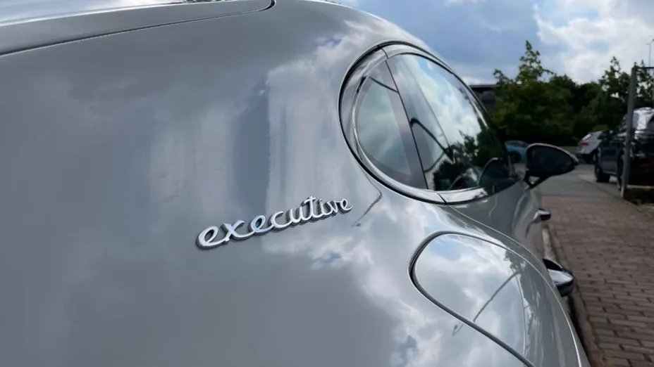 PORSCHE Panamera -