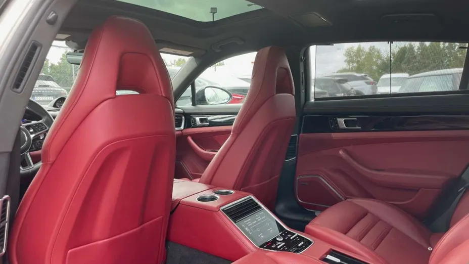 PORSCHE Panamera -