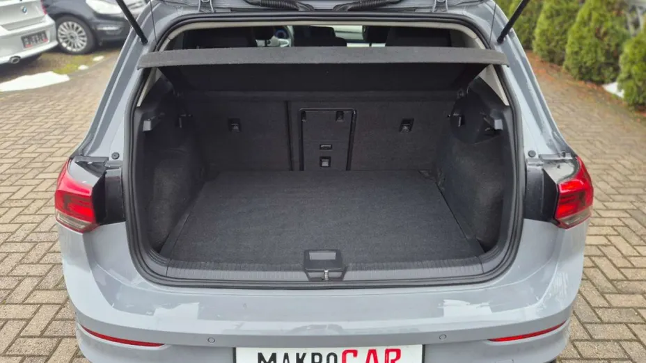 VOLKSWAGEN Golf -