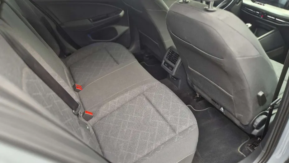 VOLKSWAGEN Golf -