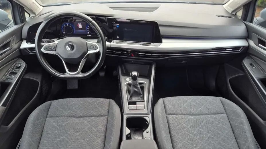 VOLKSWAGEN Golf -