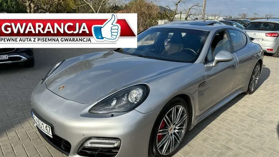 PORSCHE Panamera -