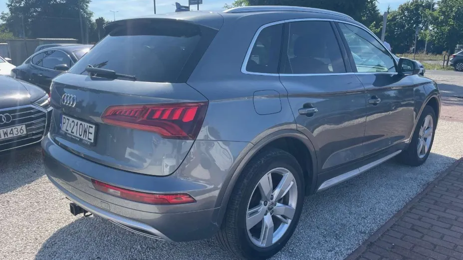 AUDI Q5 -