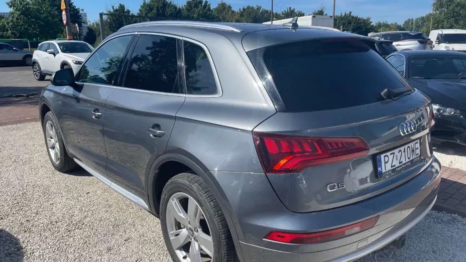 AUDI Q5 -