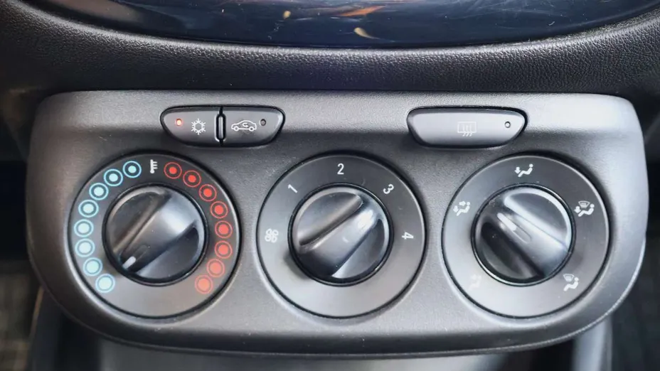 OPEL Corsa -