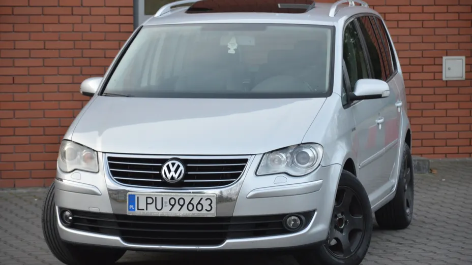 VOLKSWAGEN Touran -