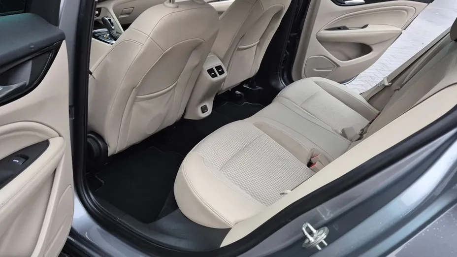 OPEL Insignia -
