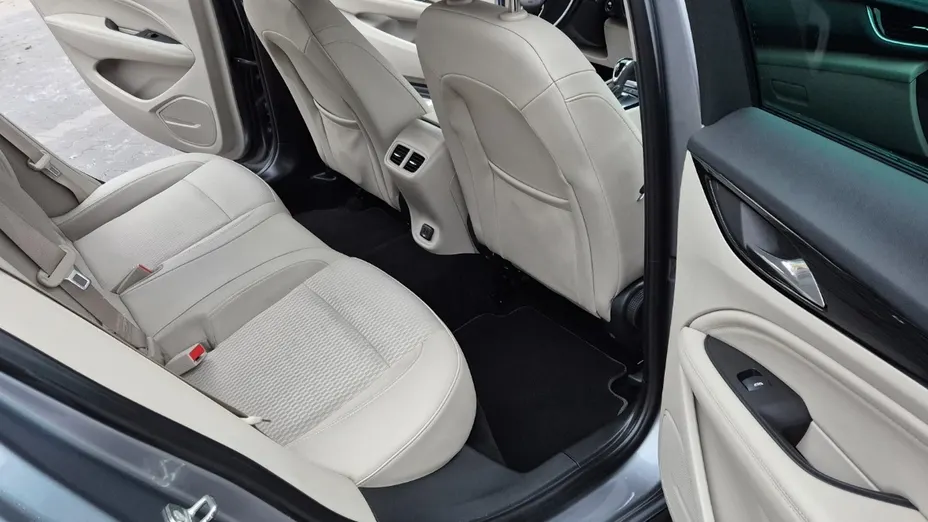 OPEL Insignia -