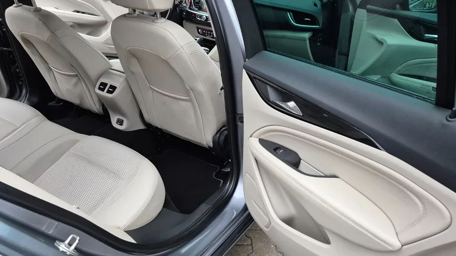OPEL Insignia -