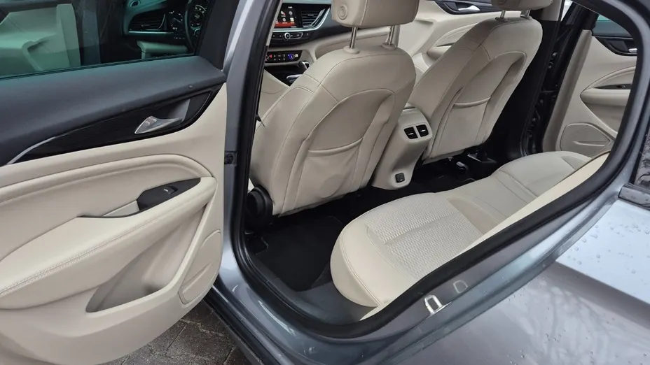 OPEL Insignia -