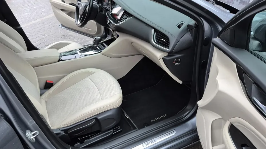 OPEL Insignia -