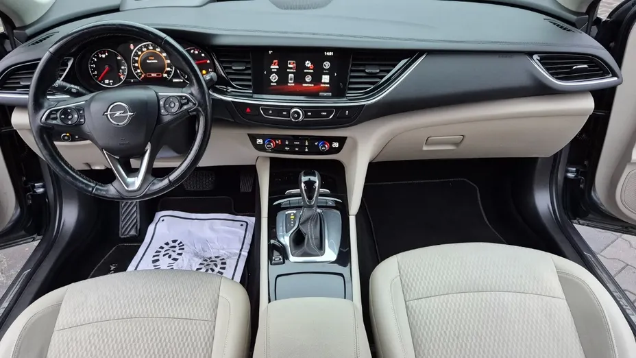 OPEL Insignia -