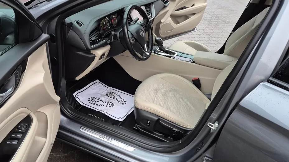 OPEL Insignia -