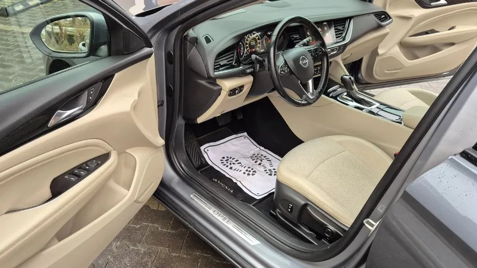 OPEL Insignia -