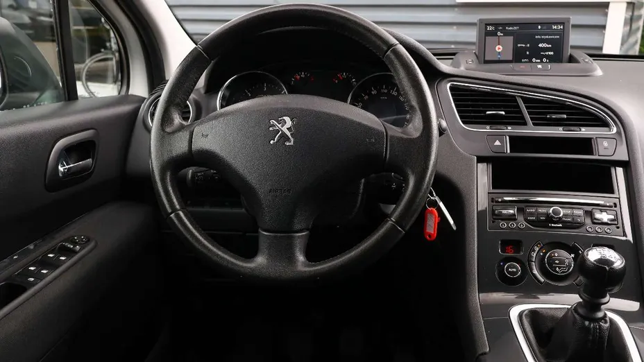 PEUGEOT 5008 -