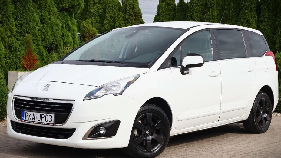 PEUGEOT 5008 -