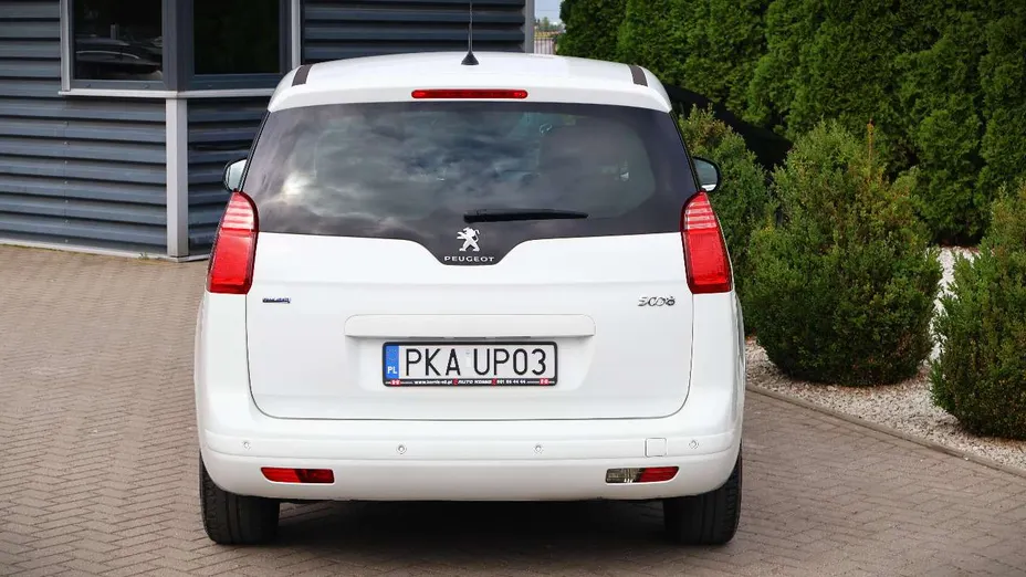 PEUGEOT 5008 -
