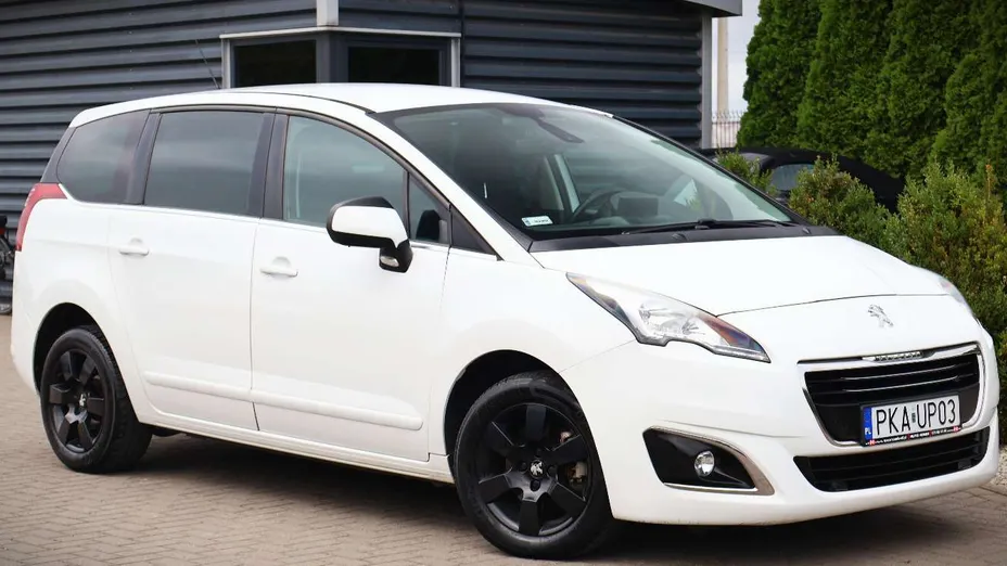 PEUGEOT 5008 -