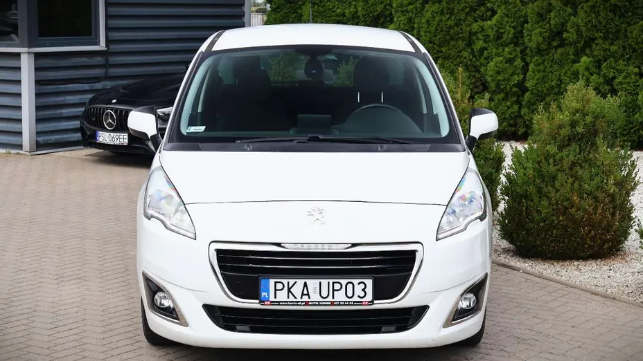 PEUGEOT 5008 -