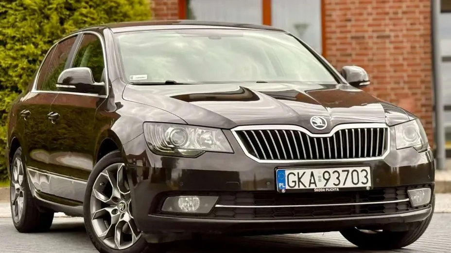 SKODA Superb -