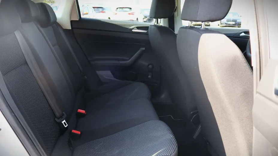 VOLKSWAGEN Polo -