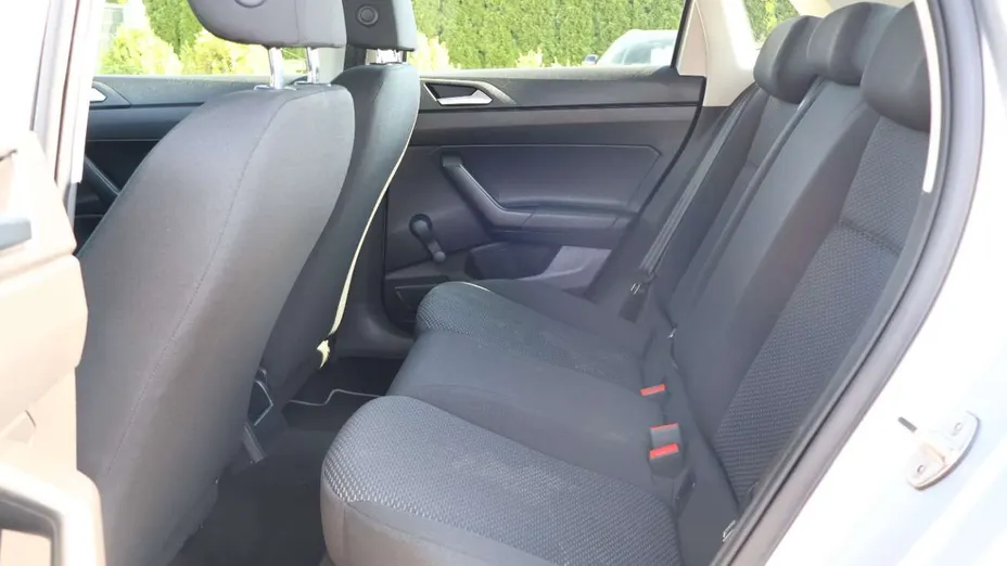 VOLKSWAGEN Polo -