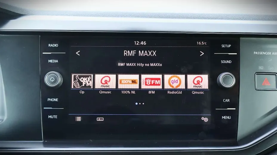 VOLKSWAGEN Polo -