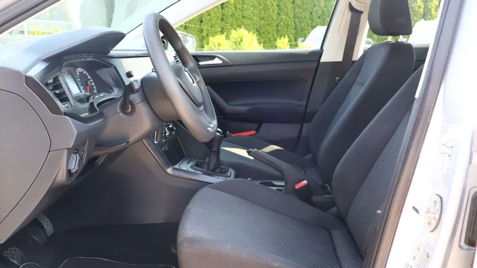 VOLKSWAGEN Polo -