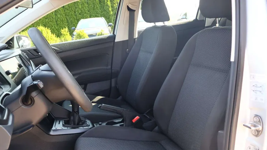 VOLKSWAGEN Polo -