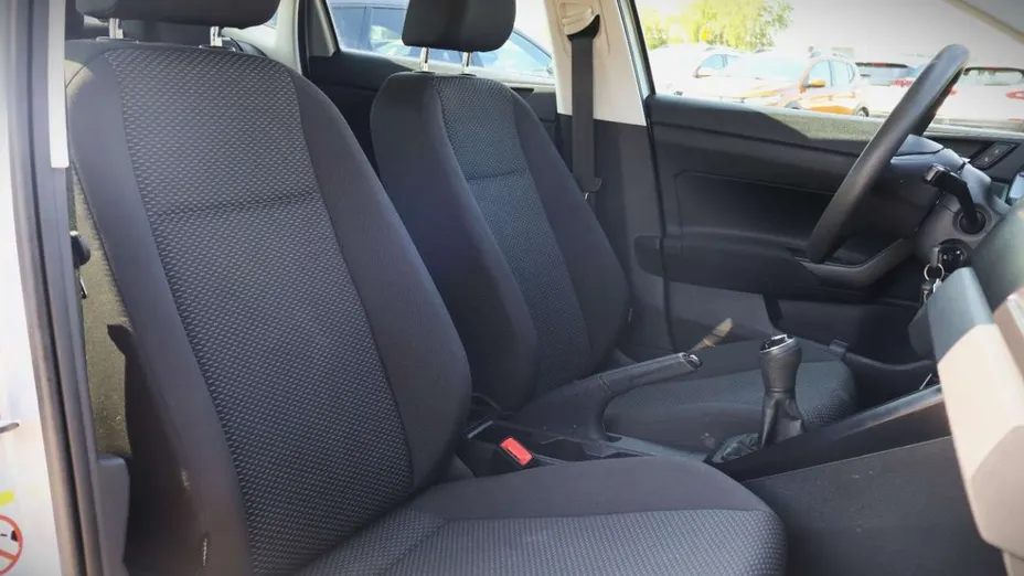 VOLKSWAGEN Polo -