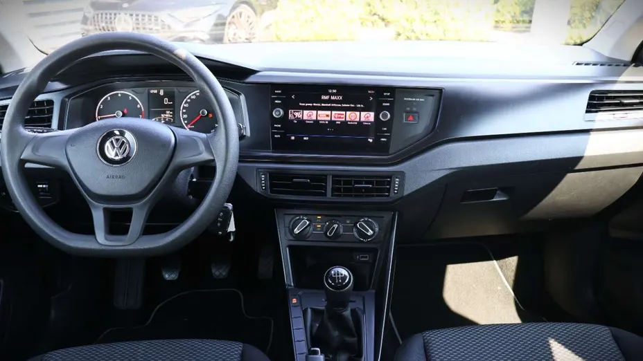 VOLKSWAGEN Polo -