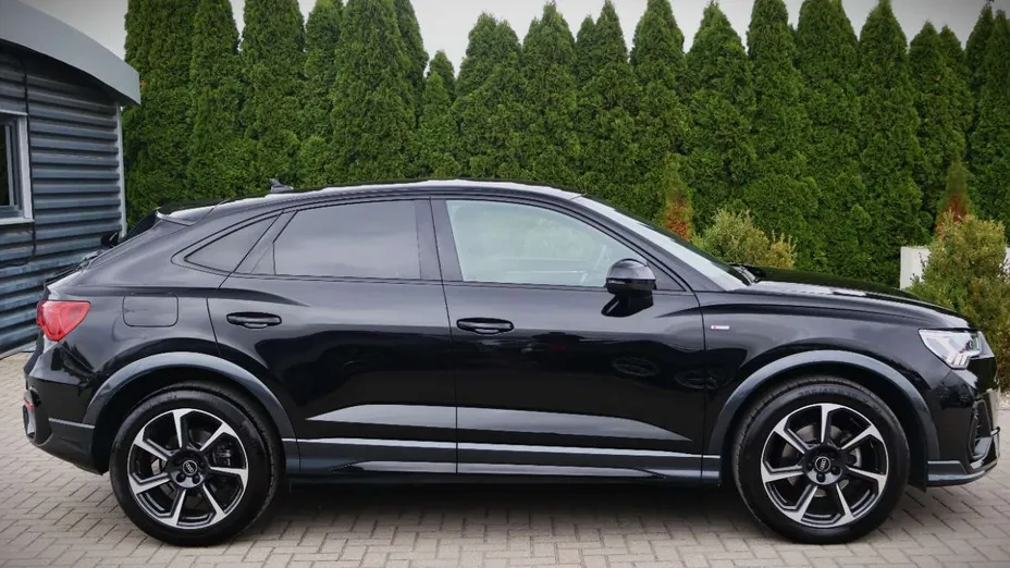 AUDI Q3 Sportback -