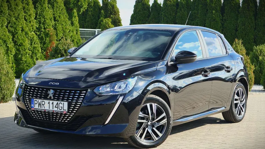 PEUGEOT 208 -