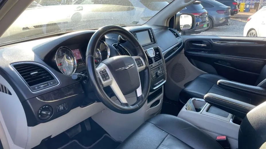 CHRYSLER Town & Country -