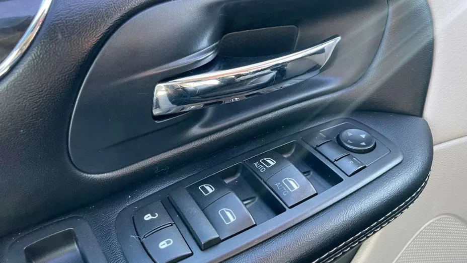 CHRYSLER Town & Country -