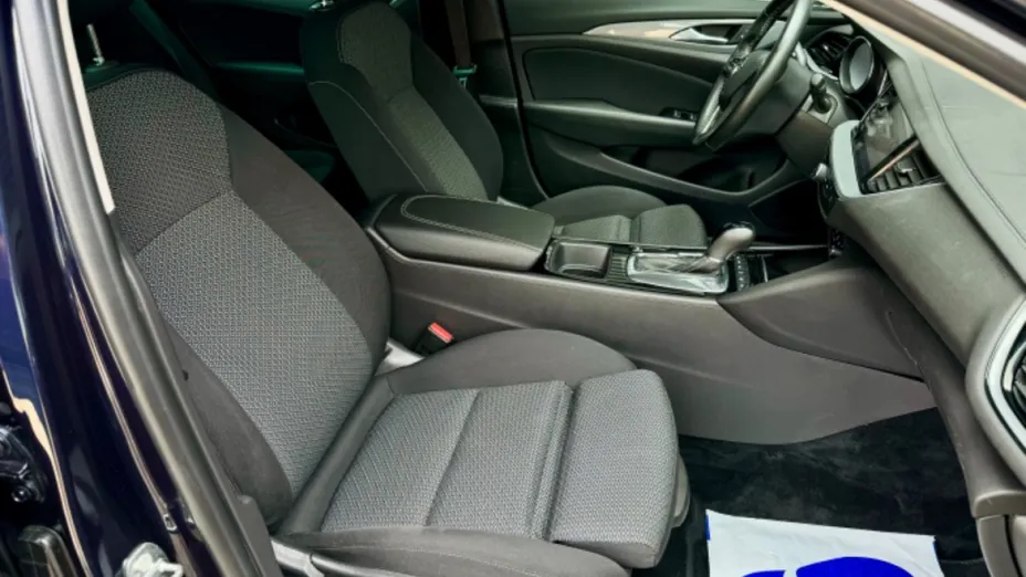 OPEL Insignia -