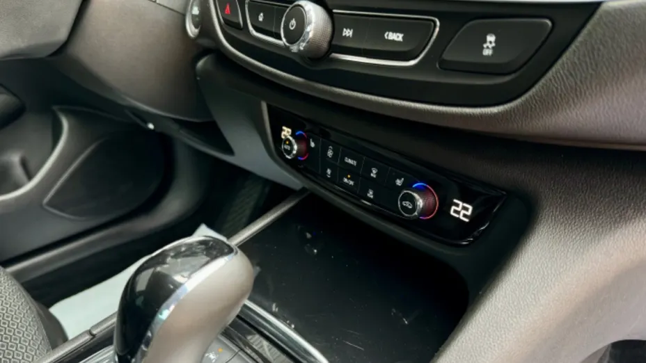 OPEL Insignia -