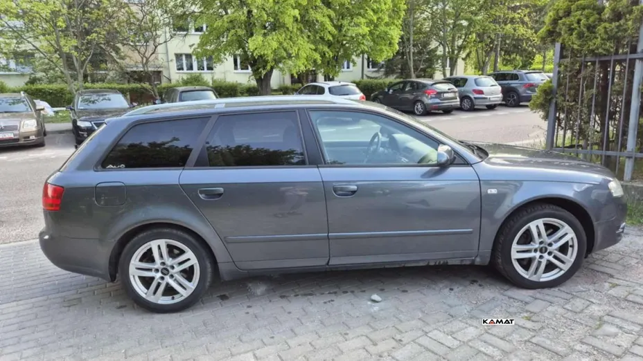 AUDI A4 -