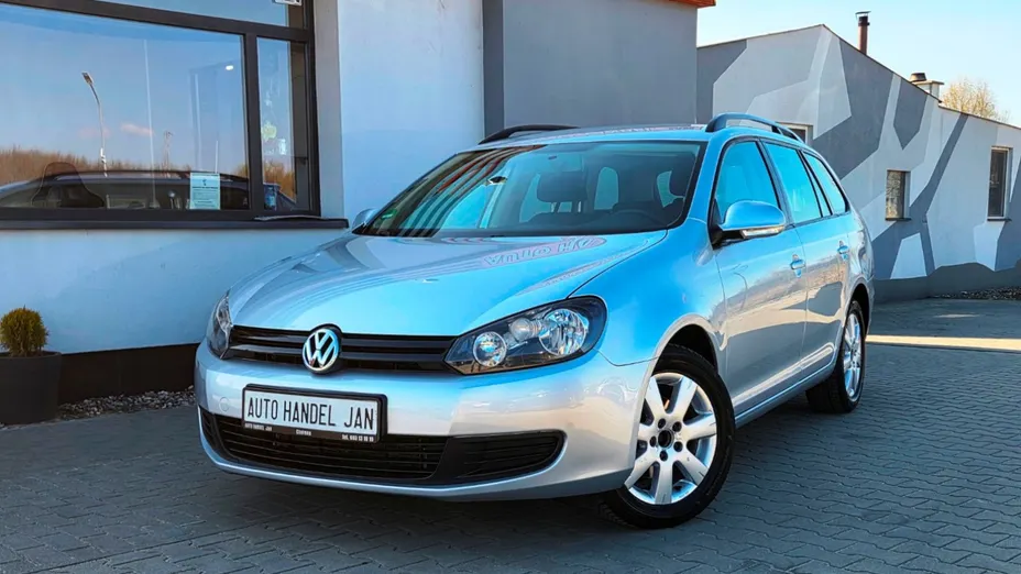 VOLKSWAGEN Golf -