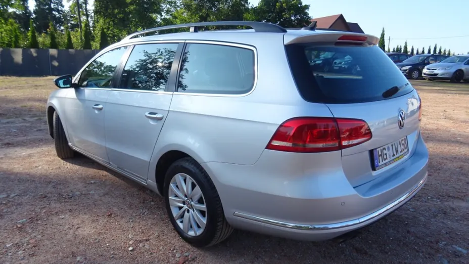 VOLKSWAGEN Passat -