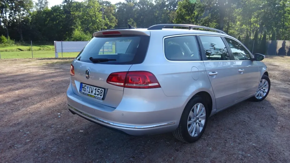 VOLKSWAGEN Passat -