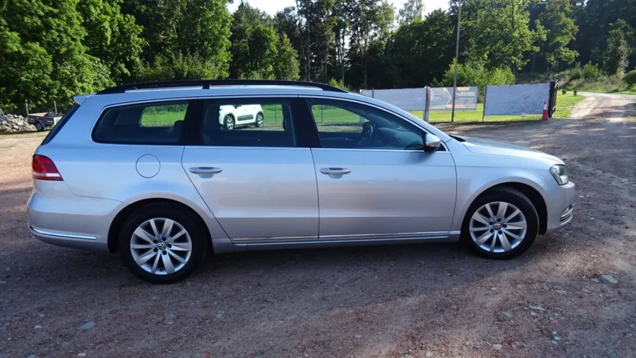 VOLKSWAGEN Passat -
