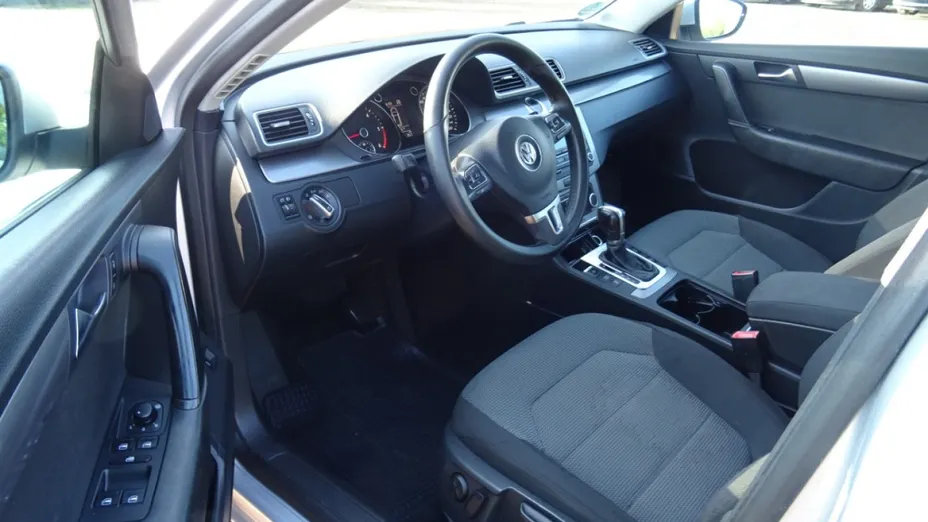 VOLKSWAGEN Passat -