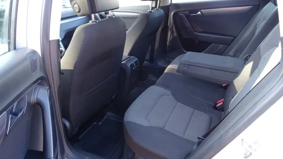 VOLKSWAGEN Passat -